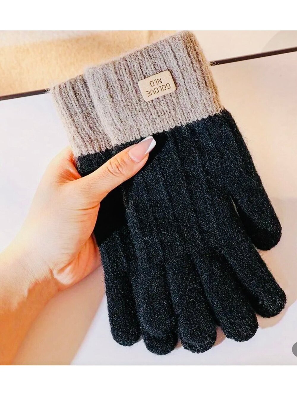New - Cozy Winter Unisex Touch Screen Gloves - Black /Grey